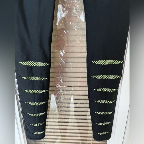 Underarmour black/neon green waist workout pants, neon below knees inserts, SP - Picture 3 of 9